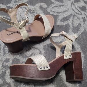 Torrid woodgrain chunky heel shoes